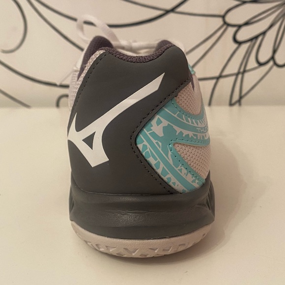 Mizuno volleyball shoes. Size US female 6.5. White/grey/blue - Picture 3 of 12